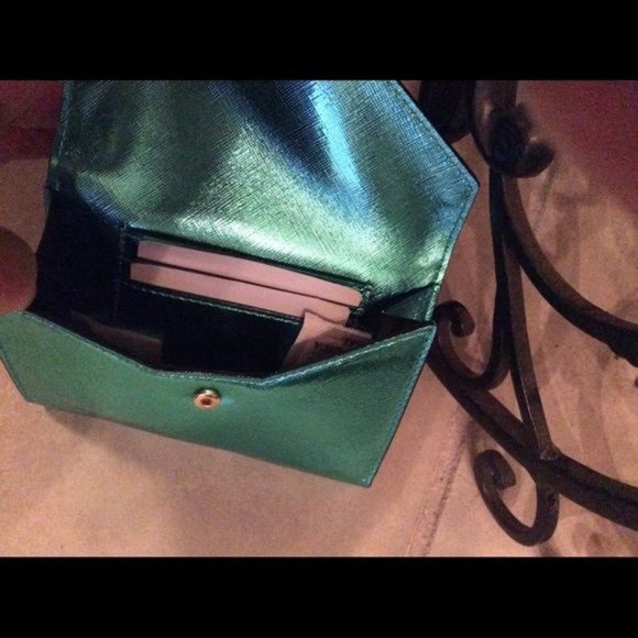 Victoria's Secret Green metallic wallet - Picture 4 of 5